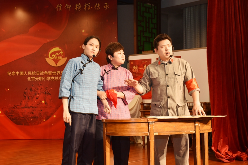 教师剧团为全体师生倾情演绎红色经典剧目《赵一曼》。校方供图
