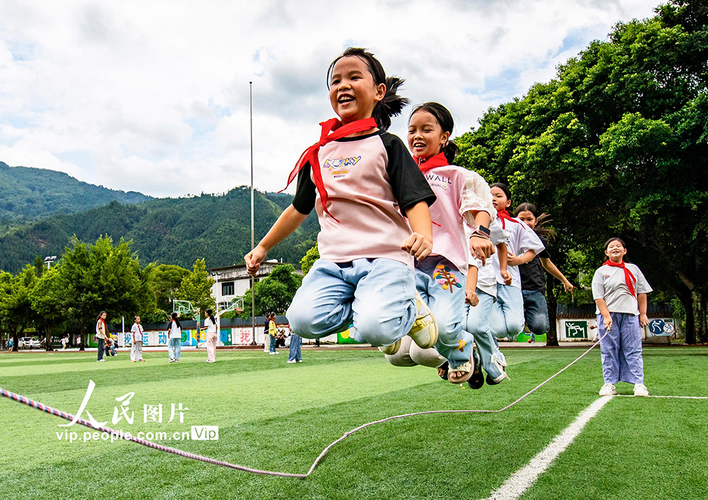 贵州从江：欢乐课间 快乐成长