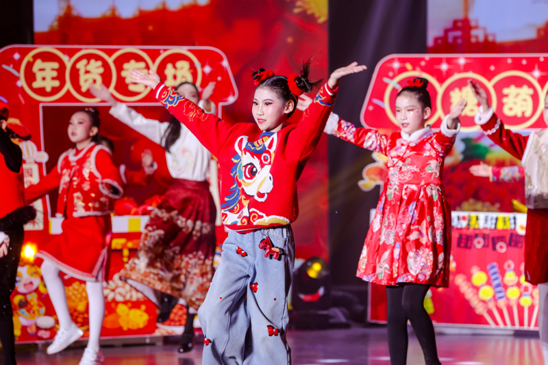 北京市大兴区第二届校园春晚上演。大兴区教育融媒体中心供图