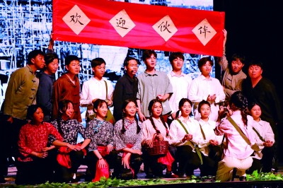 西安交大原创校园话剧《追忆西迁年华—向西而歌》在北京上演。资料图片